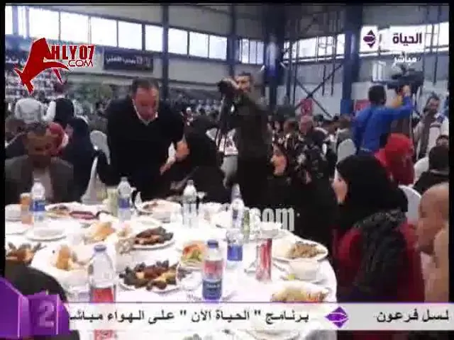 شاهد مراسم تابين شهداء  مجزرة بورسعيد وبيبو يواسي الأسر وكلمة حسن حمدي