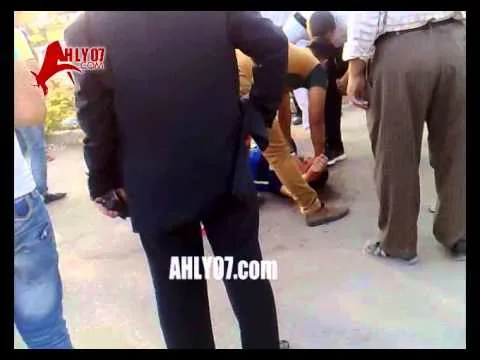 خاص AHLY07 COM مشجع للمحلة يغمى عليه عقب هبوط المحلة امام الانتاج الحربي 