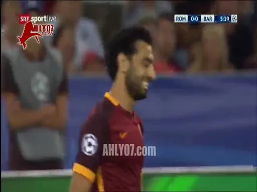 انطلاقات محمد صلاح امام برشلونة في الدقائق الأولى لروما تصنع عدة فرص