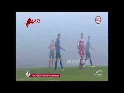 شاهد جماهير فريق تريزجيه موسكرون تتسبب في توقف المباراة بحريق ودخان في الدوري البلجيكي