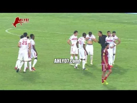 شاهد انفعال ونزول مؤمن سليمان هجوما على لاعبو الزمالك في أرض الملعب في مباراة الوداد