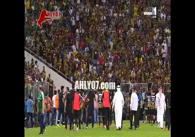 شاهد احتفالات كهربا بالرقص والقفز مع لاعبو اتحاد جده والجمهور السعودي بعد الفوز على الاهلي والصعود لنهائي كأس