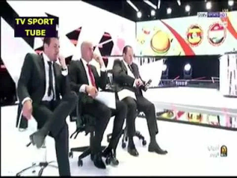 شاهد رد فعل وائل جمعة ونبيل معلول لحظة احراز هدف عبد الله السعيد لمنتخب مصر القاتل في شباك اوغندا