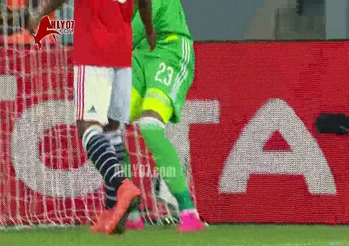 شاهد لحظات الألم والصدمة لأحمد الشناوي لحظة الاصابة وحزن عميق في مباراة مصر و مالي