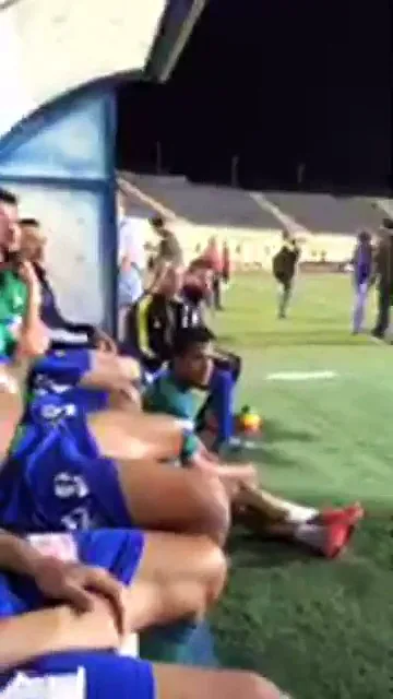 شاهد فيديو الموسم أحمد الشيخ يقوم بعمل لايف من ارض الملعب على انسحاب الزمالك امام المقاصة ايفيهات ومسخرة للصبح بين لعيبة المقاصة ضد الزمالك